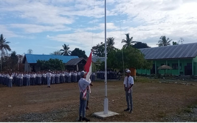 Yohanis Kikhau, Kebersihan Sekolah jadi Prioritas.
